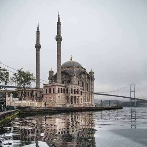 Beşiktaş Boyacı Ustası Hizmeti için kullanılan görselde, Boğaz manzarası var.
