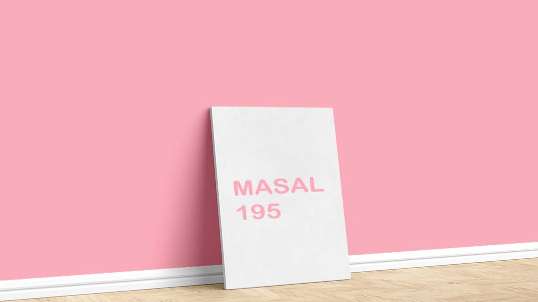 Filli Boya Kırmızı Duvar Boyası – Masal 195. Filli Boya kırmızı duvar boyası için kullanılan görselde, Masal 195 isimli iç cephe rengiyle boyanmış bir duvar var.