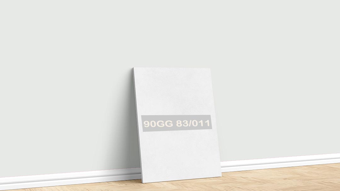 Marshall Soft Beyaz 90GG 83/011 Boya Rengi. Marshall Soft Beyaz boya rengi için kullanılan görselde, 90GG 83/011 kodlu iç cephe rengiyle boyalı bir duvar var.