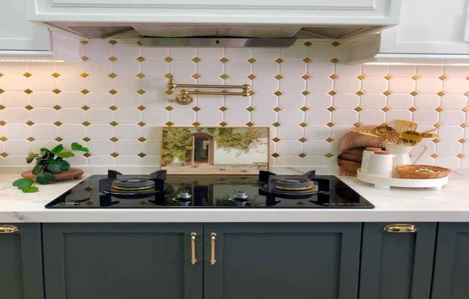 Beyaz ve Koyu Gri Renkli Mutfak Dolabı.