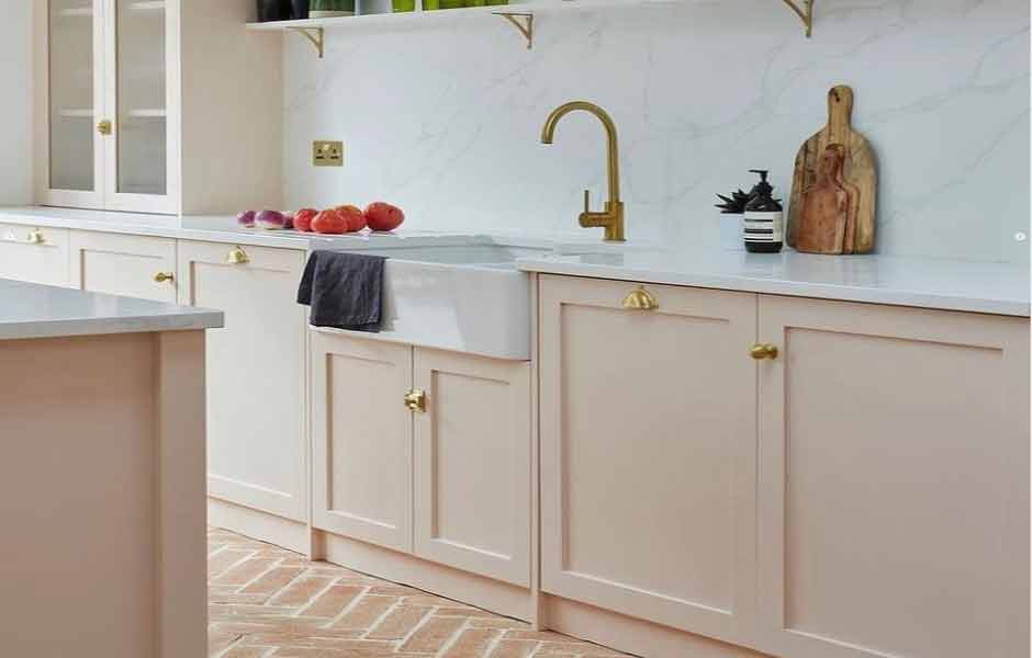 Açık Pembe Mutfak Dolabı.