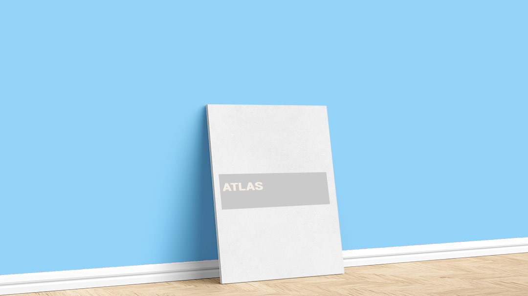 Filli Boya Mavi Atlas Boya Rengi. Görselde, alan Filli Boya mavi Atlas isimli iç cephe rengiyle boyalı bir duvar var.