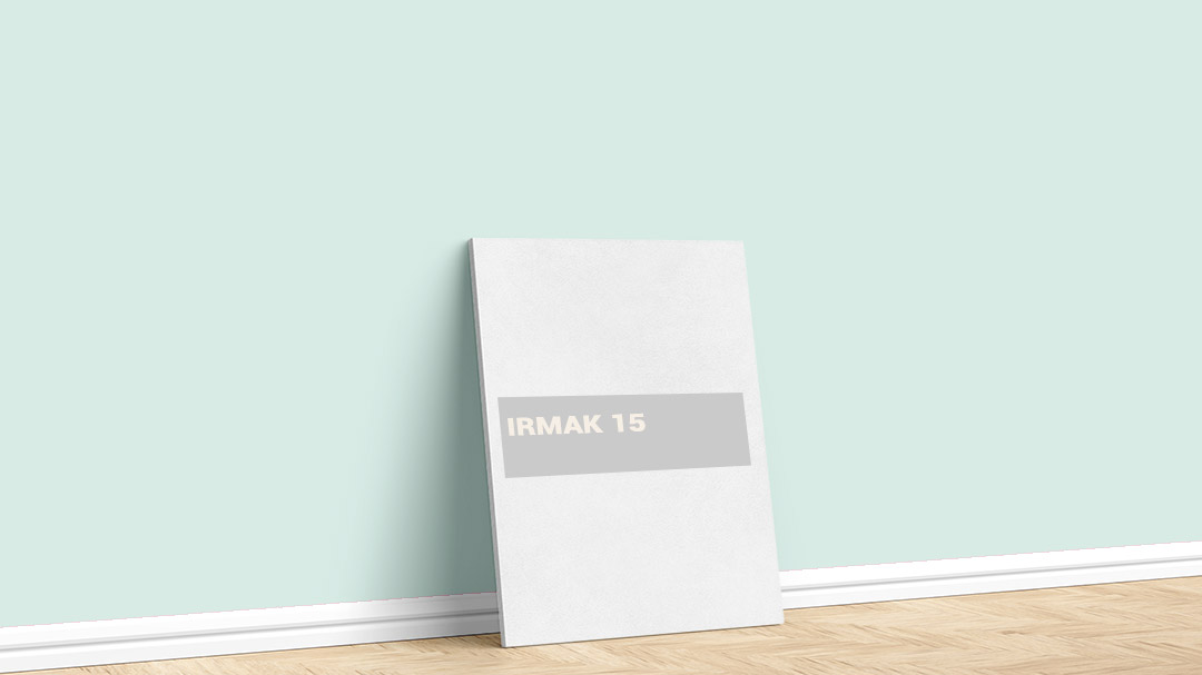 Filli Boya Mavi Irmak 15 Boya Rengi. Görselde, Filli Boya mavi Irmak 15 isimli iç cephe rengiyle boyalı bir duvar var.