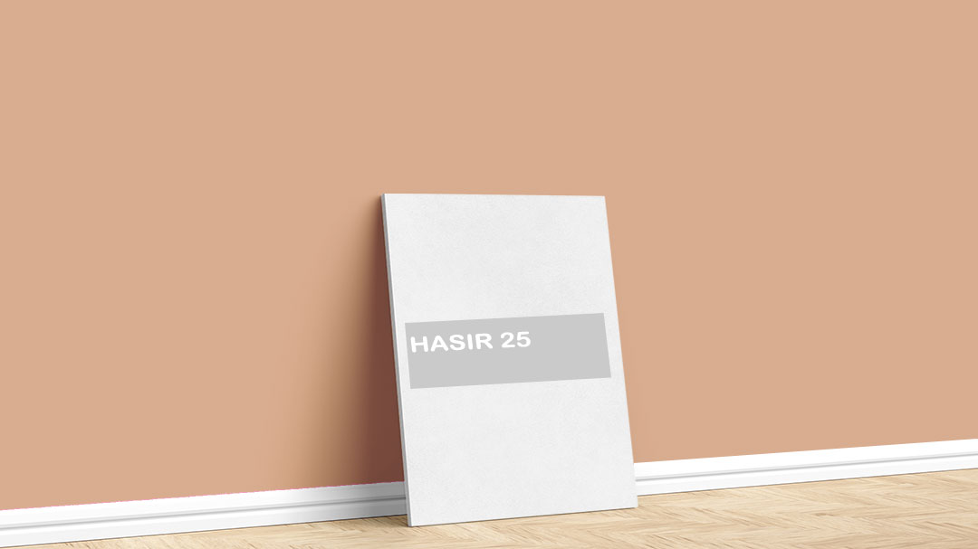 Filli Boya Kahverengi Hasır 25 Boya Rengi. Görselde, Filli Boya kahverengi iç cephe renk kartelasında bulunan Hasır 25 isimli boya rengi ile boyadığımız bir duvar var.