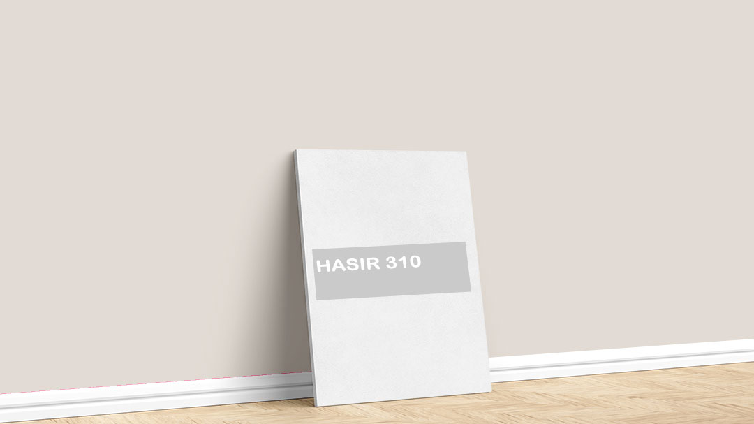 Filli Boya Hasır 310 Kahverengi Boya Rengi. Görselde, Filli Boya kahverengi iç cephe renk kartelasında bulunan Hasır 310 isimli boya rengi ile boyadığımız bir duvar var.