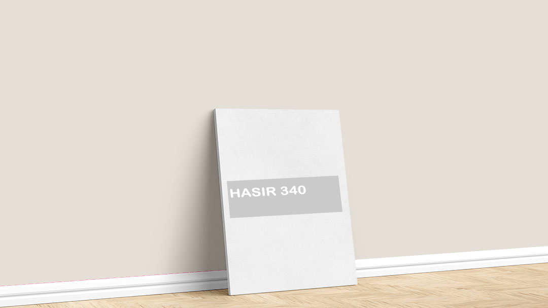 Filli Boya Hasır 340 Kahverengi İç Cephe Boya Rengi. Görselde, Filli Boya kahverengi iç cephe renk kartelasında bulunan Hasır 340 isimli boya rengi ile boyadığımız bir duvar var.