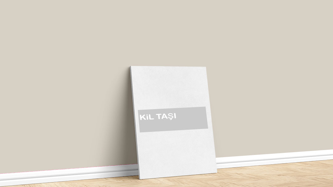 Filli Boya Kahverengi Kil Taşı İç Cephe Boya Rengi. Görselde, Filli Boya kahverengi iç cephe renk kartelasında bulunan Kil Taşı isimli boya rengi ile boyadığımız bir duvar var.
