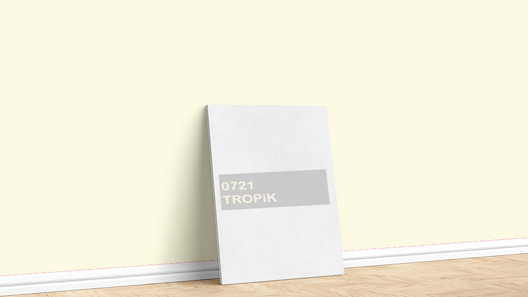 Dyo 0721 Tropik Sarı Hardal Boya Rengi. Görselde, Dyo Sarı / Hardal iç cephe renk kartelasında bulunan 0721 Tropik isimli açık boya rengi ile boyadığımız bir duvar var.