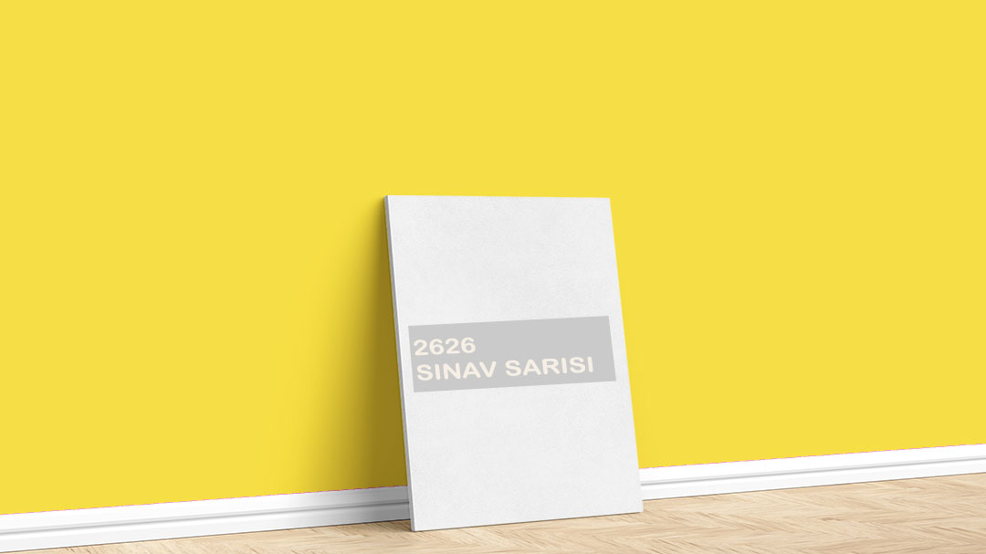 Dyo 2626 Sınav Sarısı Boya Rengi. Görselde, Dyo Sarı / Hardal iç cephe renk kartelasında bulunan 2626 Sınav Sarısı isimli boya rengi ile boyadığımız bir duvar var.