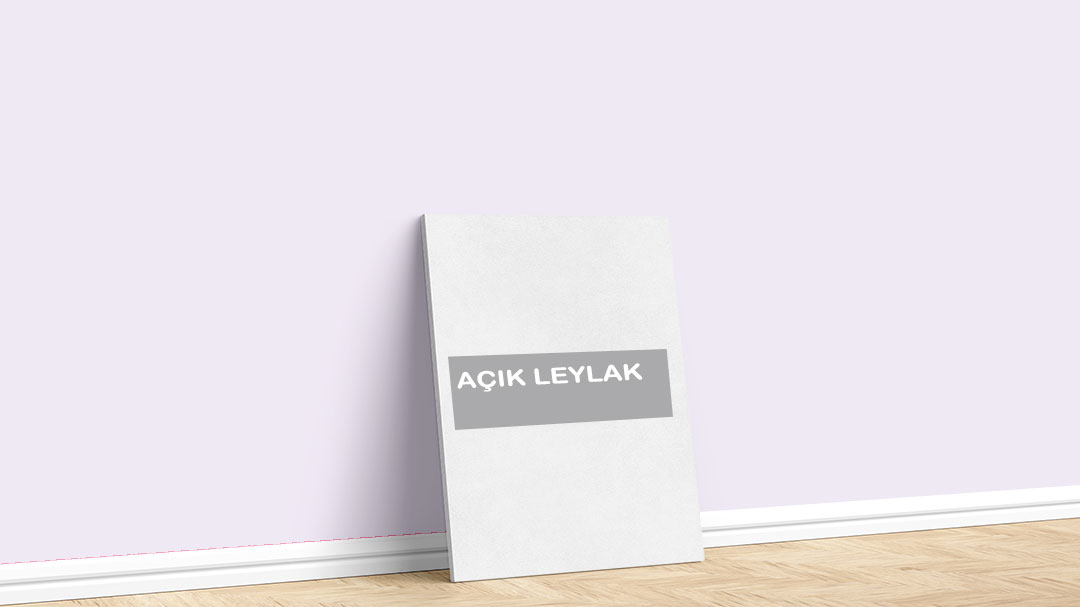 Filli Boya Açık Leylak İç Cephe Boya Rengi. Görselde, Filli Boya mor iç cephe renk kartelasında bulunan Açık Leylak isimli boya rengi ile boyadığımız bir duvar var.