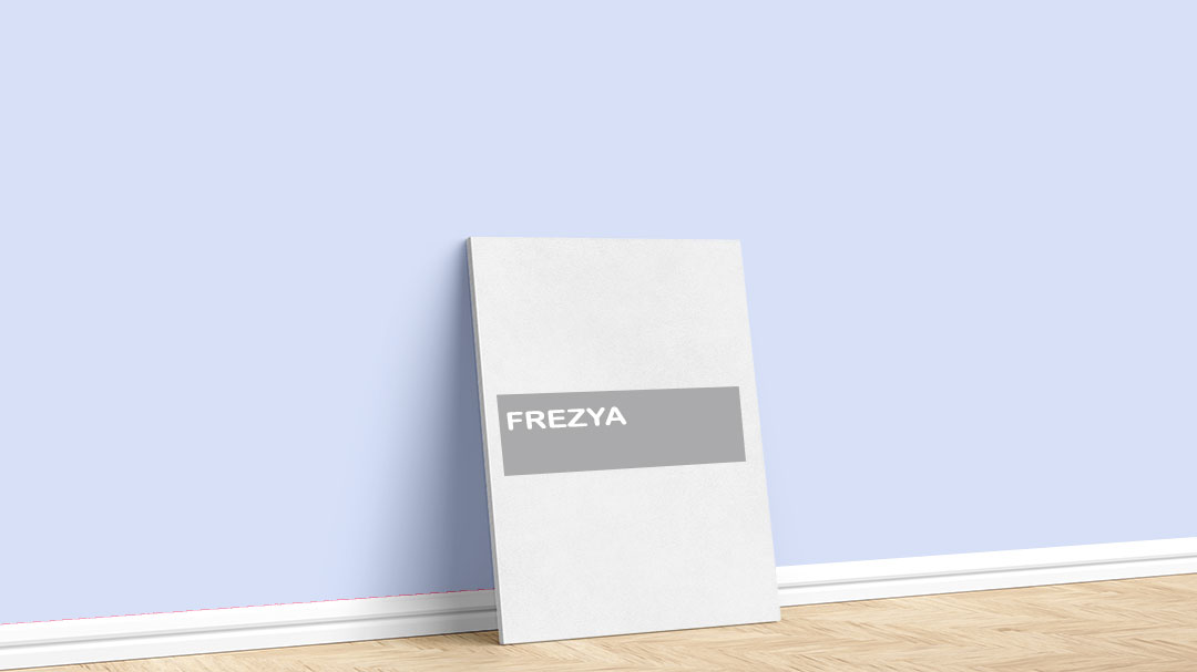 Filli Boya Frezya İç Cephe Boya Rengi. Görselde, Filli Boya mor iç cephe renk kartelasında bulunan Frezya isimli boya rengi ile boyadığımız bir duvar var.