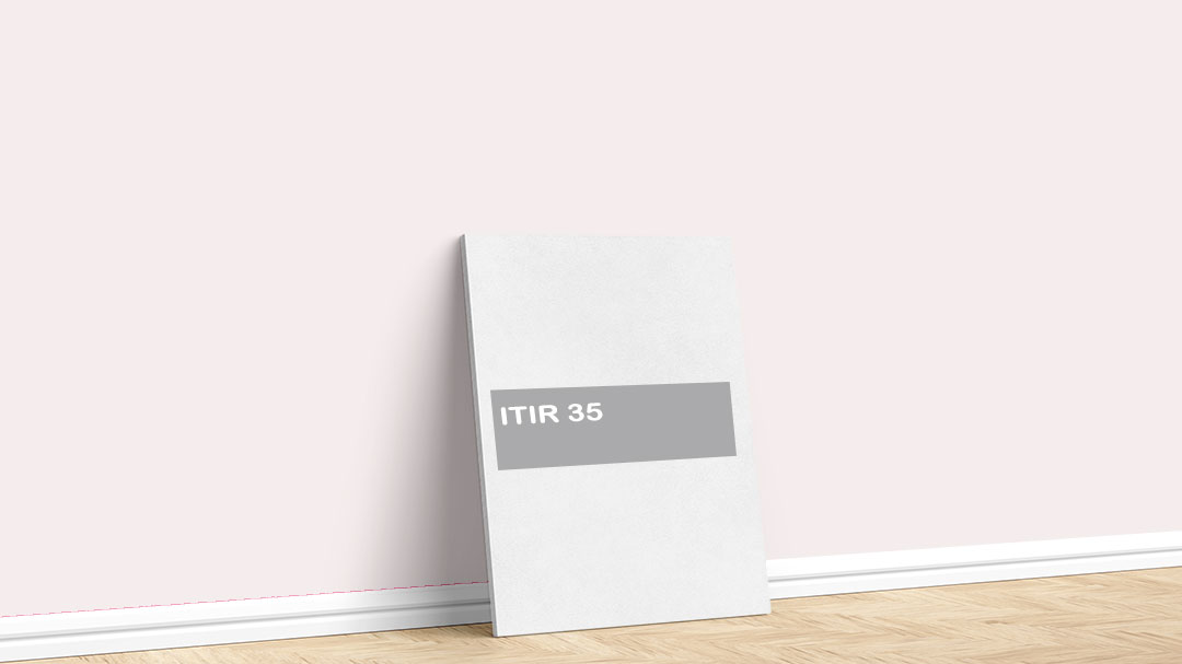 Görselde, Filli Boya turuncu iç cephe renk kartelasında bulunan Itır 35 isimli boya rengi ile boyadığımız bir duvar var.