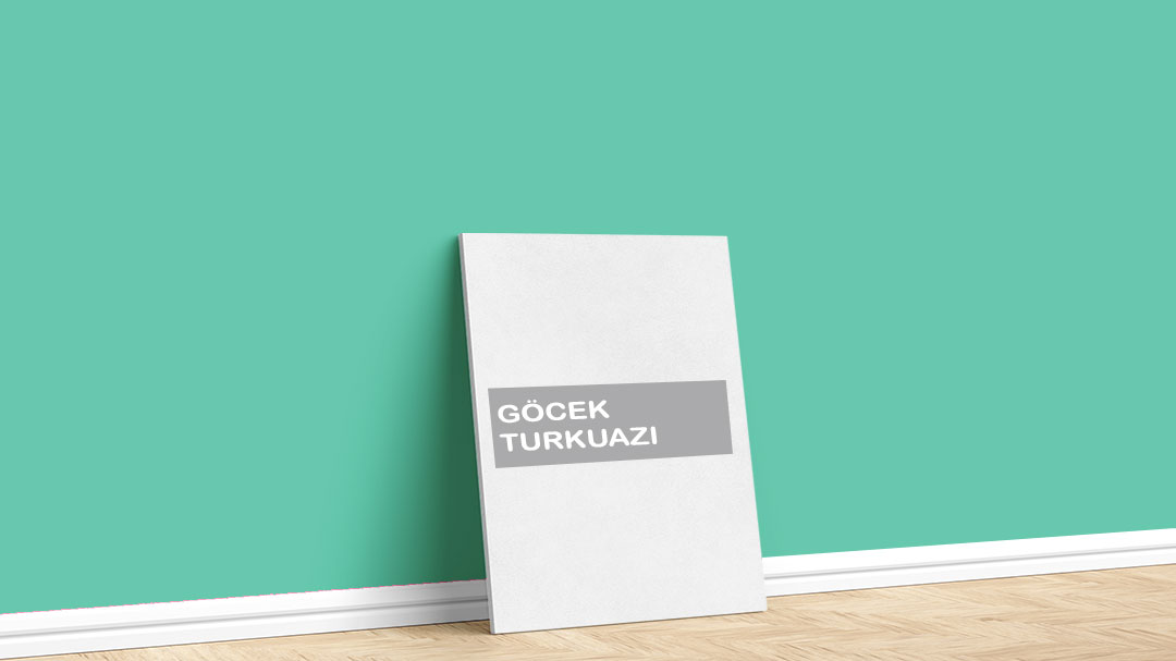 Görselde, Filli Boya yeşil iç cephe renk kartelasında bulunan Göcek Turkuazı isimli boya ile boyadığımız bir duvar var.