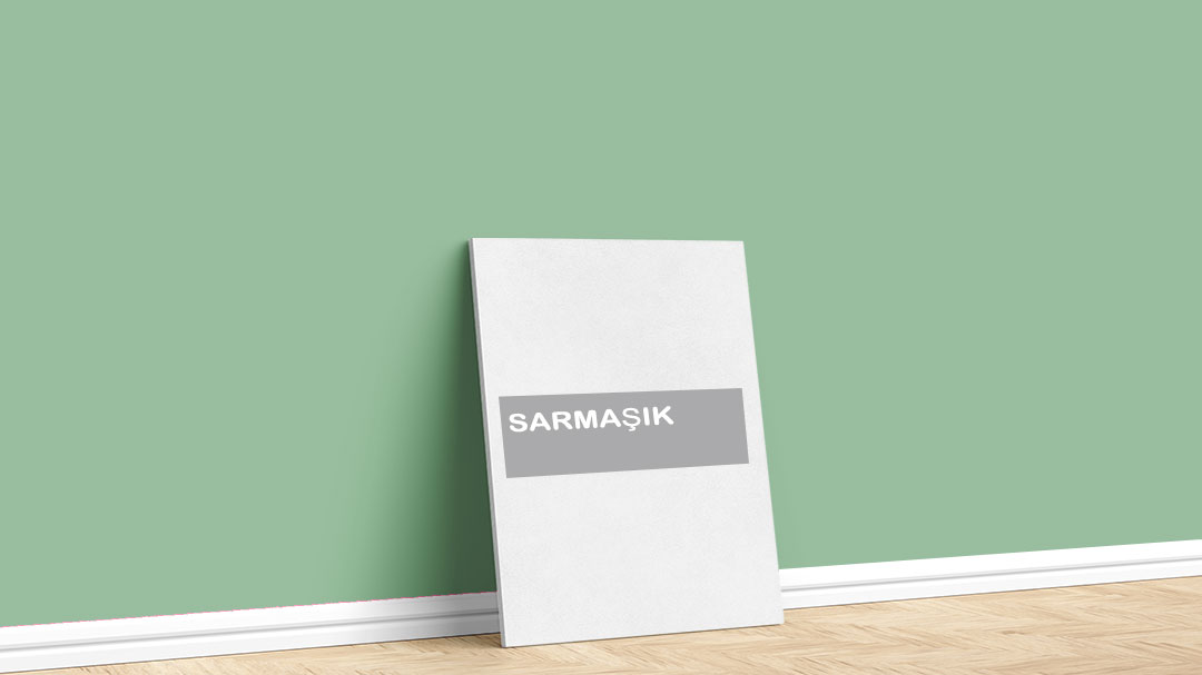 Görselde, Filli Boya yeşil iç cephe renk kartelasında bulunan Sarmaşık isimli boya ile boyadığımız bir duvar var.