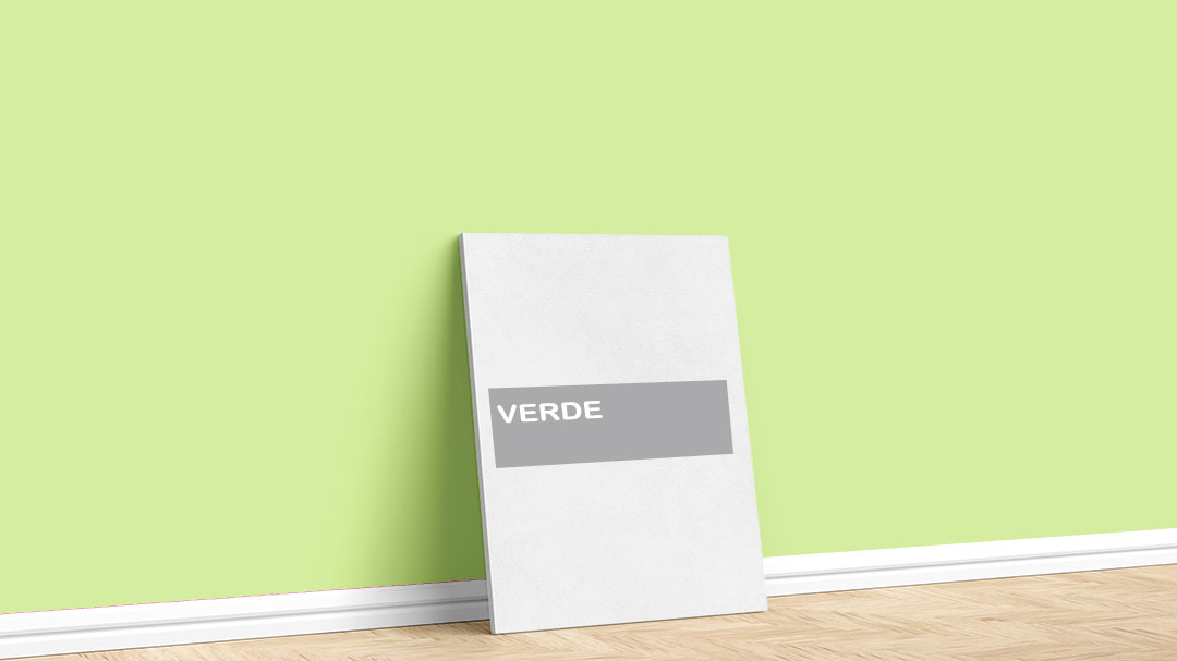 Görselde, Filli Boya yeşil iç cephe renk kartelasında bulunan Verde isimli boya ile boyadığımız bir duvar var.