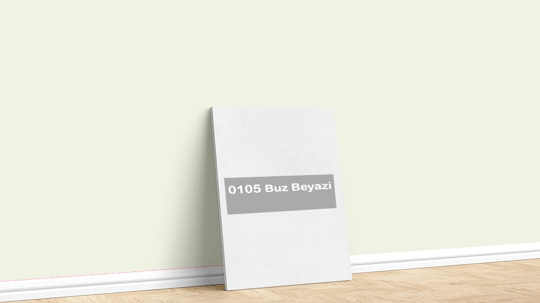 Görselde, Permolit su bazlı iç cephe renk kartelasında bulunan 0105 Buz Beyazi isimli boya ile boyadığımız bir duvar var.