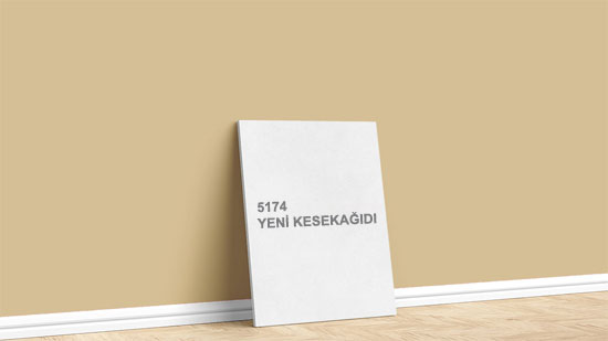 Görselde, Dyo iç cephe boya renkleri arasında bulunan 5174 Yeni Kesekağıdı tonuyla boyanmış bir duvar var.