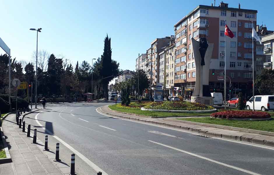 Görselde, Bahçelievler Merkezde buluan Uefa Meydanı var.