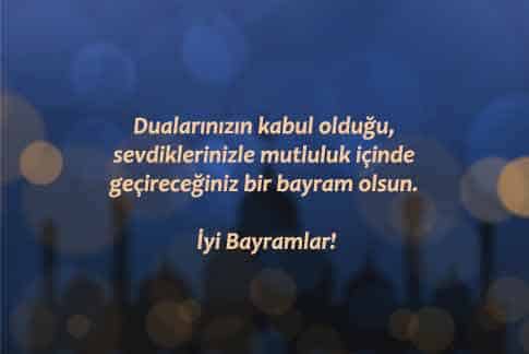 Görselde, arka fonda mavi bir cami ve okuyuculara iyi bir Ramazan Bayramı geçirmek adına yazdığımız dua sözleri var.