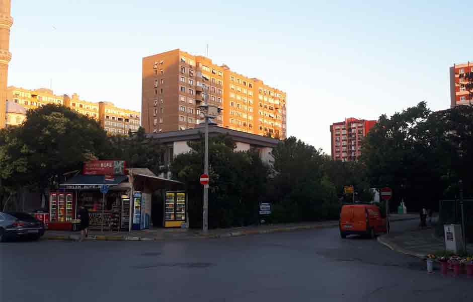 Görselde, gelişmiş sosyal ve altyapı hizmetleri olan bir Ataköy semtine ait bir kare var.