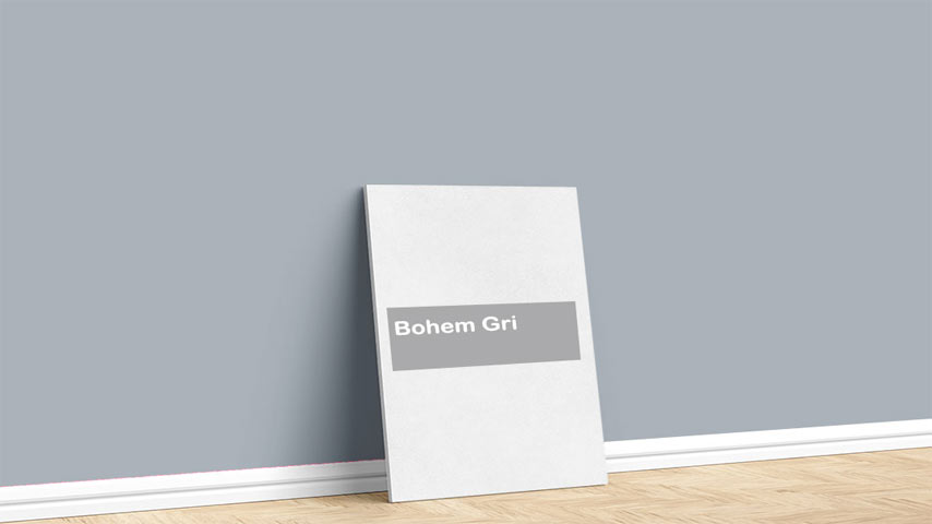 Marshall Bohem Gri Boya Rengi. Görselde, Natürel Renkler içinde bulunan Marshall Bohem Gri isimli mavimsi gri iç cephe boya rengi ile boyanmış bir duvar var.