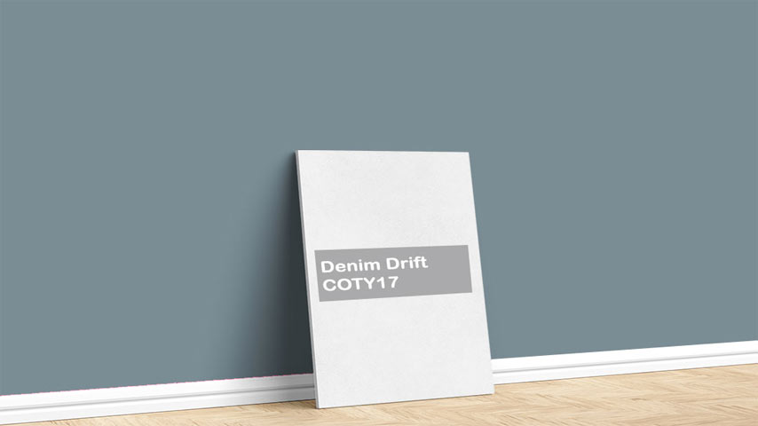 Marshall Denim Drift COTY17 Boya Rengi. Görselde, Natürel Renkler içinde bulunan Marshall Denim Drift COTY17 isimli orta tonlu mavimsi gri iç cephe boya rengi ile boyanmış bir duvar var.