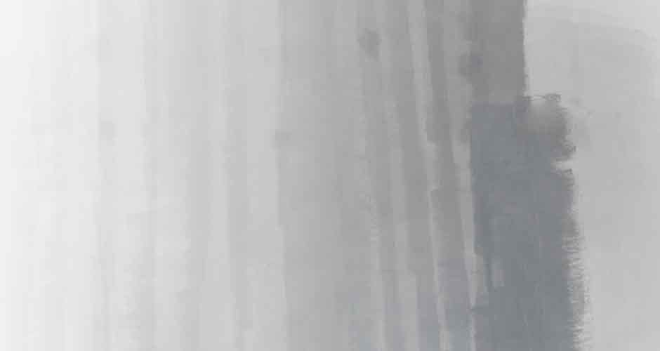 Görselde, grinin farklı tonları ile boyanmış bir iç duvar var.